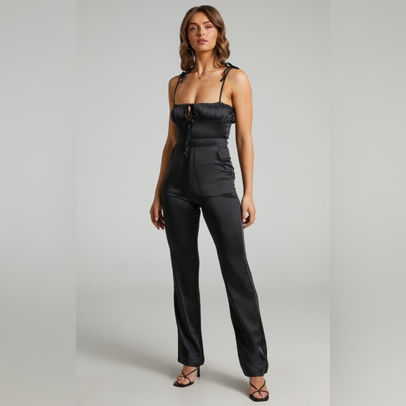 Danielle Bernstein PULL ON JUMPSUIT IN BLACK - Picture 3 of 9